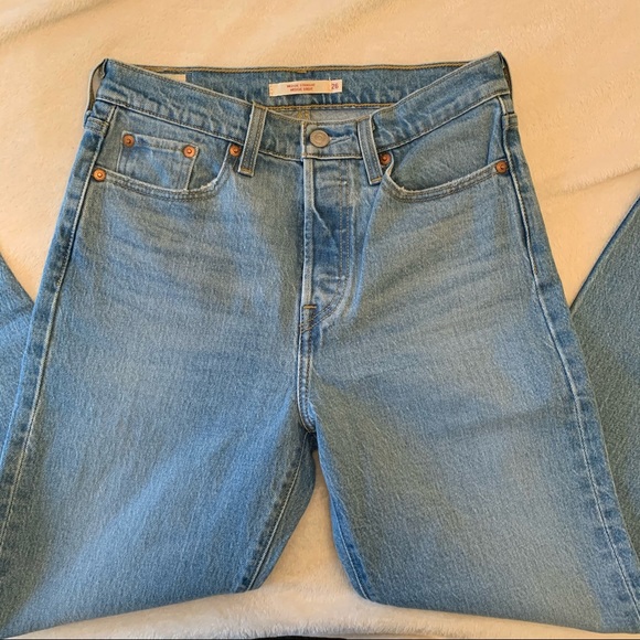 Levi’s Wedgie Straight Jean denim aritzia - Picture 2 of 16